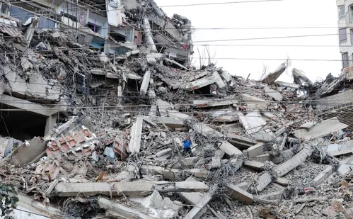 
          Imagem ilustrativa da imagem Venezuela: número de desaparecidos em terremoto pode passar de 40 mil
          