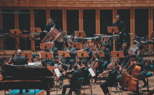 
          Imagem ilustrativa da imagem Piazzolla e Dvorák: concerto gratuito no Sesi Vitória
          