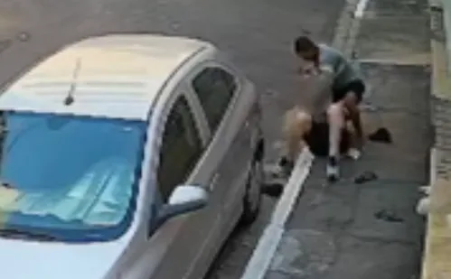 
          Imagem ilustrativa da imagem Vídeo | Idoso espancado durante assalto em Vitória sofreu duas fraturas
          