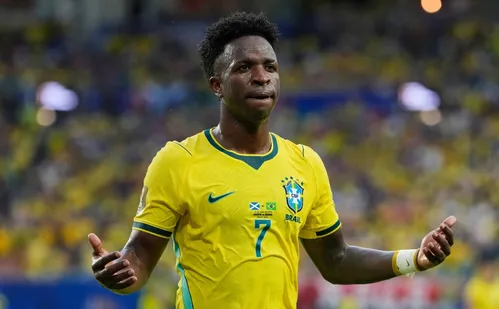 
          Imagem ilustrativa da imagem Vini Jr. convence e disputa artilharia da Copa com Messi, Mbappé e Haaland
          