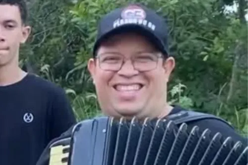 
          Imagem ilustrativa da imagem Vítima de acidente na Mata Norte era sanfoneiro e tinha banda de forró
          