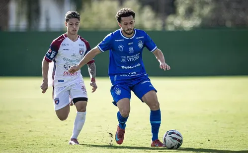 
          Imagem ilustrativa da imagem Vitória não segura vantagem e dá adeus à Série D
          