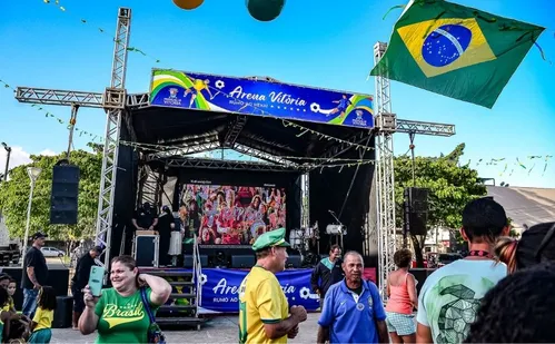 
          Imagem ilustrativa da imagem Vitória terá telões para transmitir jogos do Brasil na Copa; confira locais
          
