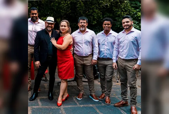 O cantor apresenta ritmos como Latin Jazz, Pop Latino, Boleros, Tangos e Salsas