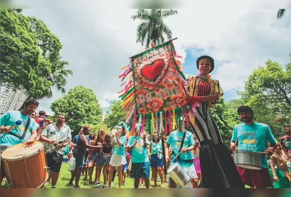 Galocantô: grupo carioca do samba de raiz na Lapa faz show às 20h 
e, para os pequenos sambistas, o   Regionalzinho da Nair se apresenta 18h