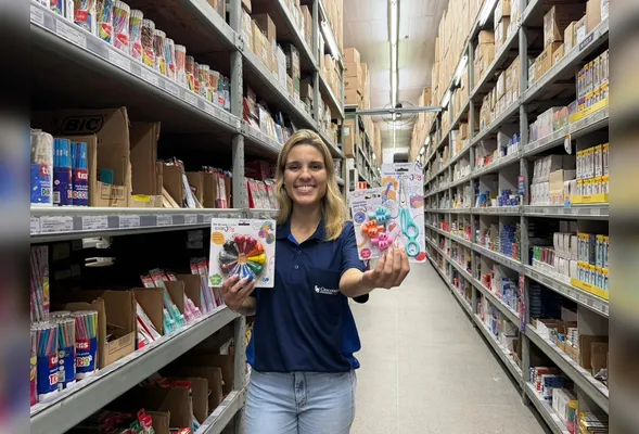 Lívia Cesconetto exibe materiais voltados ao estímulo educacional e à acessibilidade disponíveis no Cesconetto
Atacado, com lojas em Cariacica e Serra.