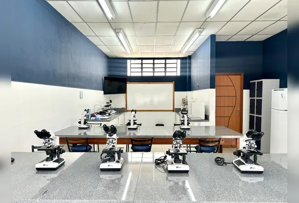 Laboratório de Ciências da Escola Siena, na Serra; práticas científicas são exploradas durante o ano com todos os
alunos da instituição.