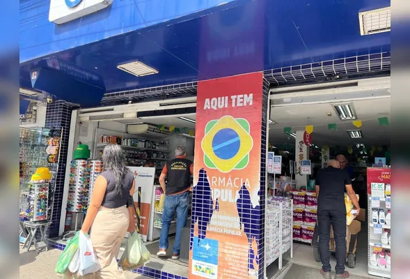 Fiscais do Procon-PE em ação que mirou farmácias da Região Metropolitana do Recife