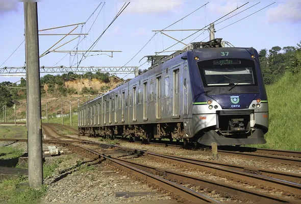Equipes da CBTU estão tentando liberar outro trem em condições de operação