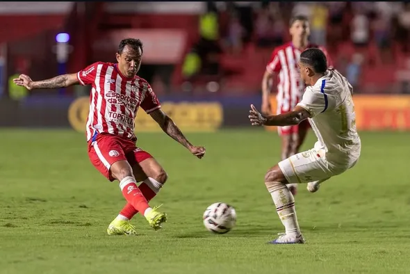 Imagem ilustrativa da imagem Náutico perde para Fortaleza e engata segunda derrota consecutiva na Série B