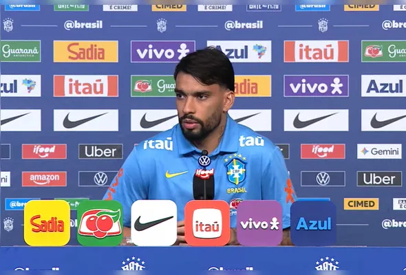 Lucas Paquetá durante a coletiva de imprensa
