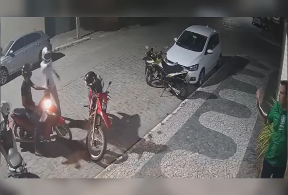 Imagem ilustrativa da imagem Prefeito de Santa Cruz do Capibaribe é assaltado e tem carro roubado