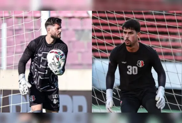 Expulso no último jogo do Santa Cruz, Thiago Coelho (E) dará vaga ao jovem goleiro Gabriel Souza (D), contra o Brusque.