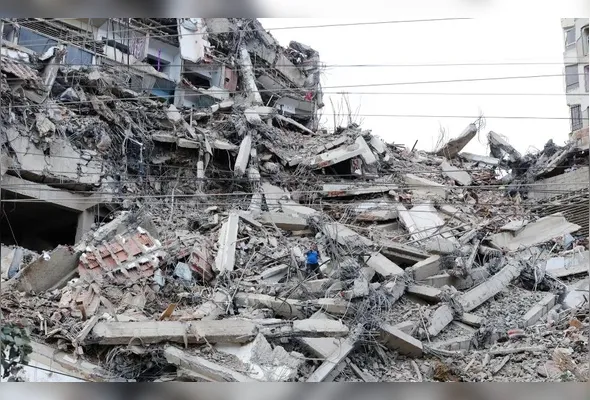 Escombros de prédio que desabou após terremotos na Venezuela