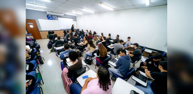 FDV celebra 30 anos com inovação e formação internacional