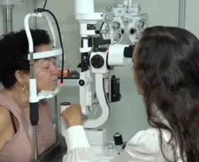 Imagem ilustrativa da imagem Carreta oftalmológica realiza exames e cirurgias gratuitas no Recife