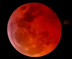 Imagem ilustrativa da imagem Eclipse lunar quase total terá observação gratuita em Olinda