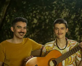 Imagem ilustrativa da imagem Garimpo Sonoro reúne moda circular, música ao vivo, vinis raros