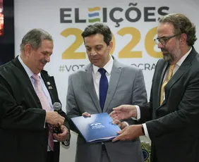 Imagem ilustrativa da imagem Gestores com contas rejeitadas têm nomes enviados à Justiça Eleitoral