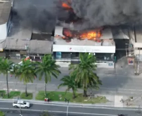 Imagem ilustrativa da imagem Incêndio atinge igreja  na Avenida Caxangá