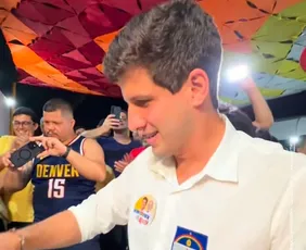 Imagem ilustrativa da imagem João Campos inicia campanha neste domingo com adesivaço e caminhada