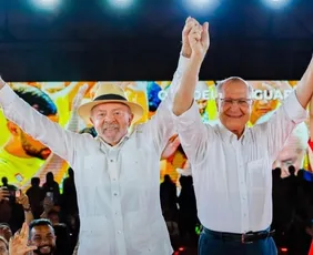 Imagem ilustrativa da imagem Lula se lança à reeleição e promete disputa por emendas