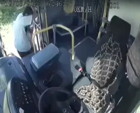 Imagem ilustrativa da imagem Motorista de ônibus é agredido no Curado após batida em retrovisor