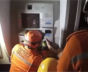 Imagem ilustrativa da imagem Mulher tem dedo preso em caixa eletrônico e é resgatada pelos bombeiros no Recife