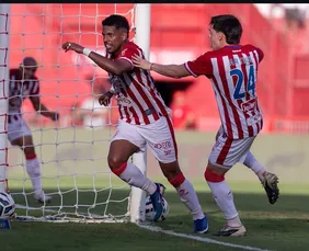Imagem ilustrativa da imagem Náutico empata em 1 a 1 com Atlético-GO nos Aflitos