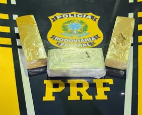 Imagem ilustrativa da imagem PRF apreende cocaína e "supermaconha" em ônibus na BR-232 em Serra Talhada