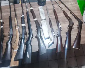 Imagem ilustrativa da imagem Polícia Militar apreende drogas e arsenal de espingardas na zona rural de Agrestina