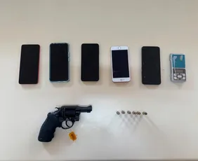 Imagem ilustrativa da imagem Polícia prende dupla de facção investigada por série de homicídios no Grande Recife