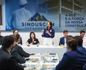 Imagem ilustrativa da imagem Raquel Lyra destaca avanços do Morar Bem em encontro com setor