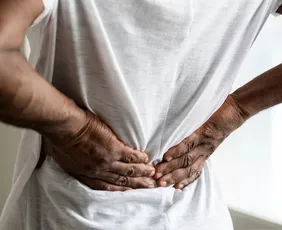 Imagem ilustrativa da imagem Yoga alivia e ajuda na prevenção de dores nas costas