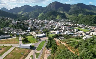 Imagem ilustrativa da imagem Cidade do ES proíbe bebida alcoólica em praças com multa de até R$ 562