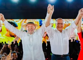 Imagem ilustrativa da imagem Lula se lança à reeleição e promete disputa por emendas