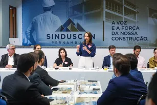 Imagem ilustrativa da imagem Raquel Lyra destaca avanços do Morar Bem em encontro com setor