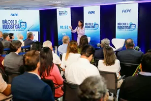 Imagem ilustrativa da imagem Raquel Lyra firma apoio ao fim da jornada 6x1 após repercussão de fala na FIEPE