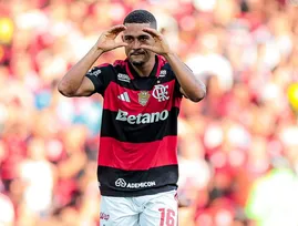 Imagem ilustrativa da imagem Samuel Lino faz dois e Flamengo atropela o Botafogo no Maracanã