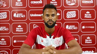 Imagem ilustrativa da imagem Santa Cruz busca contratação do volante Alexandre Aruá para a Série C