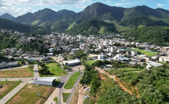 Imagem ilustrativa da imagem Cidade do ES proíbe bebida alcoólica em praças com multa de até R$ 562