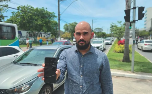 
          Imagem ilustrativa da imagem Espírito Santo tem 18 mil multas só este ano por uso de celular no trânsito
          