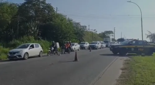 
          Imagem ilustrativa da imagem Acidente na BR-101 deixa motociclista morto na Guabiraba
          