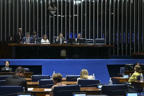 
          Imagem ilustrativa da imagem Alcolumbre diz que Senado vota fim da escala 6x1 após as eleições
          