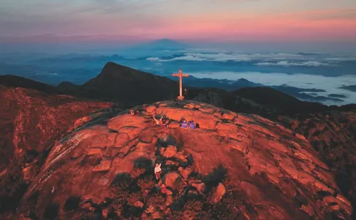 
          Imagem ilustrativa da imagem Aventura a 2.891 metros de altura no Pico da Bandeira
          