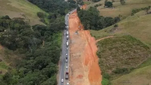 
          Imagem ilustrativa da imagem BR-101 terá interdição total em Fundão para fragmentação de rochas
          