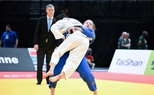 
          Imagem ilustrativa da imagem Brasil garante 3 bronzes na abertura do Grand Slam de judô na Suíça
          