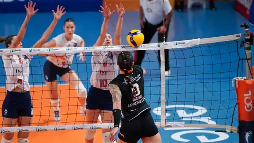 
          Imagem ilustrativa da imagem CBV barra atletas trans em competições femininas de vôlei
          