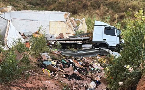 
          Imagem ilustrativa da imagem Caminhoneira e filha de 2 anos de Cariacica ficam feridas em acidente em MG
          
