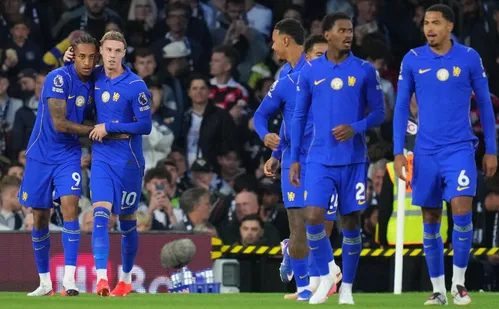 
          Imagem ilustrativa da imagem Chelsea vence Fulham em jogo eletrizante com gol relâmpago de João Pedro
          